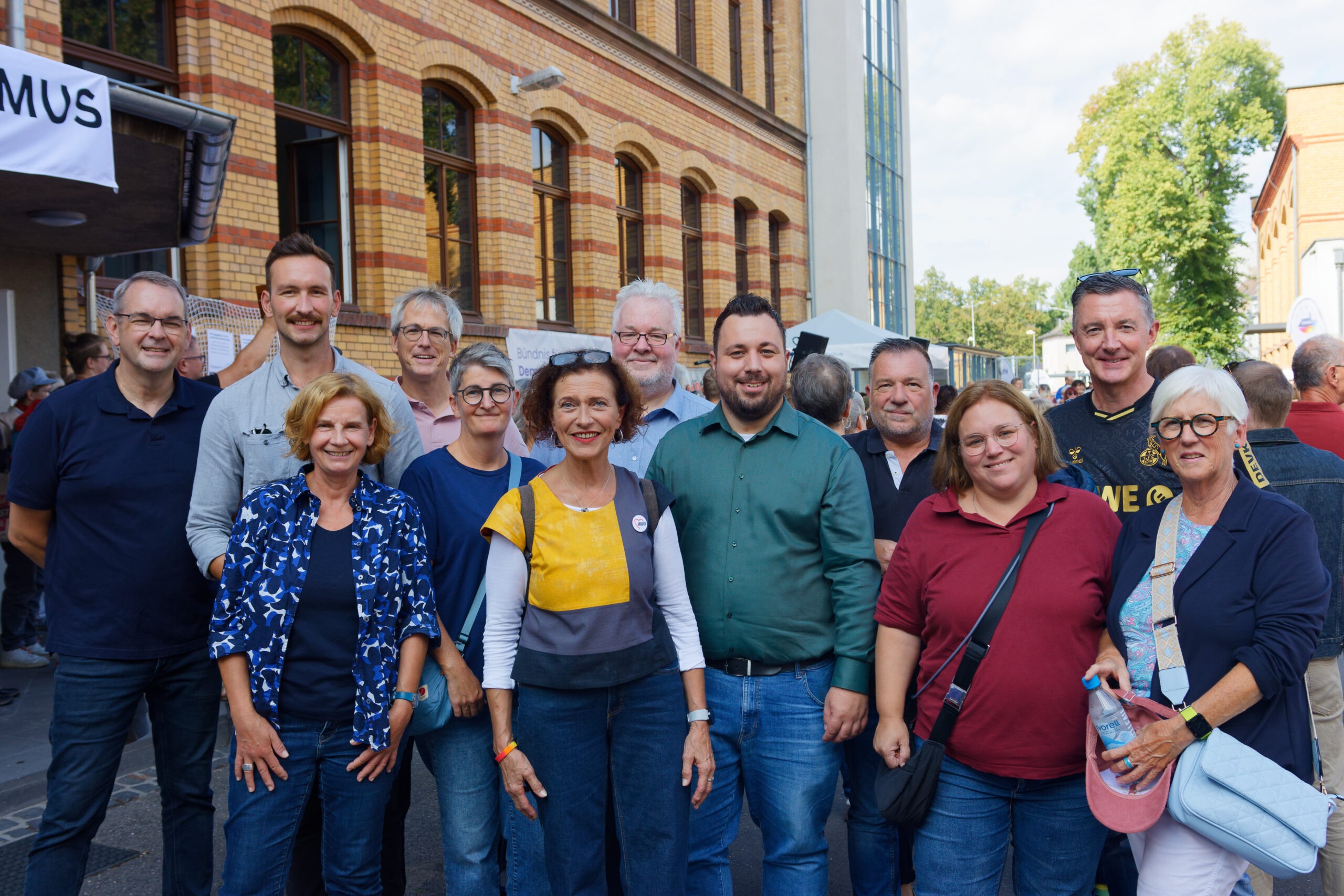 Mitglieder der SPD Siegburg und Bürgermeister Steffan Rosemann auf dem Fest der Demokratie in Siegburg